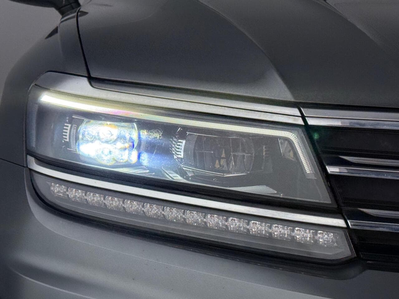 Volkswagen Tiguan thumbnail Lights Front