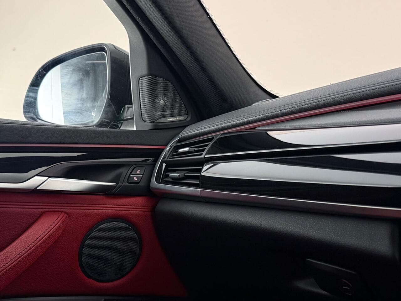 BMW X6 thumbnail Interior Front