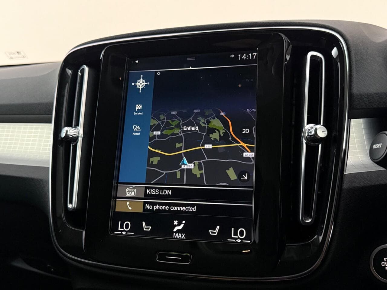 Volvo XC40 thumbnail Infotainment System