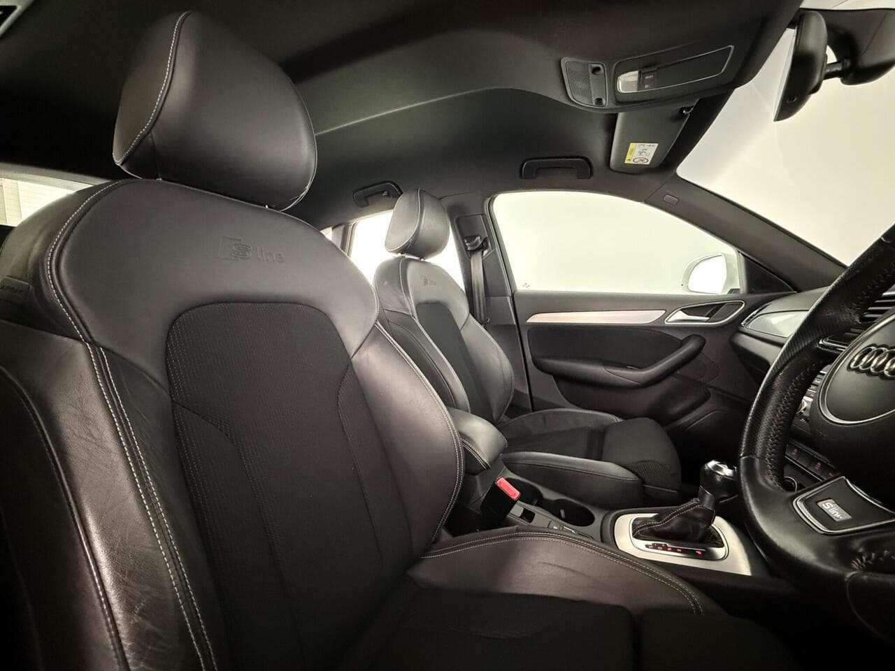 Audi Q3 thumbnail Seat Driver