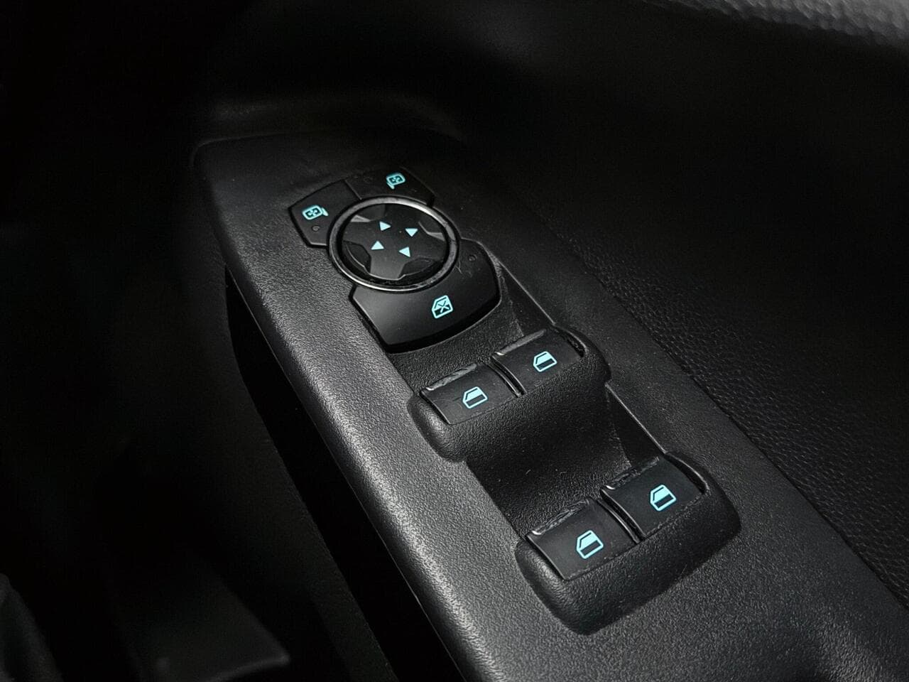 Ford EcoSport thumbnail Misc Controls