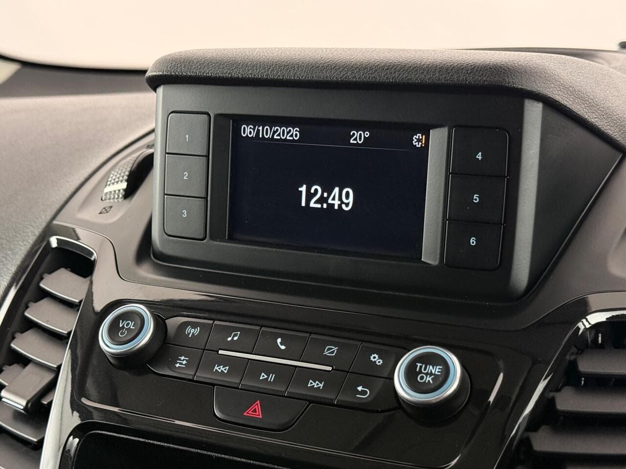 Ford Transit Connect thumbnail Infotainment System