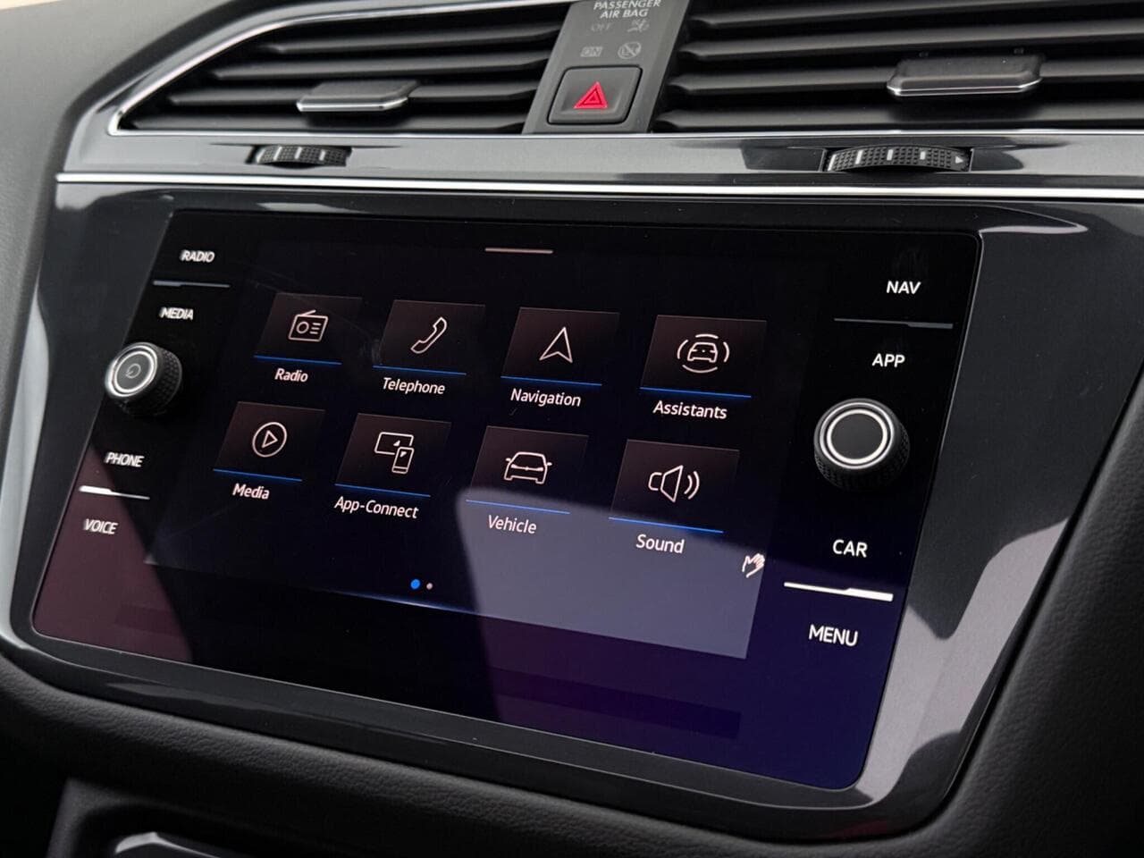Volkswagen Tiguan Allspace thumbnail Infotainment System