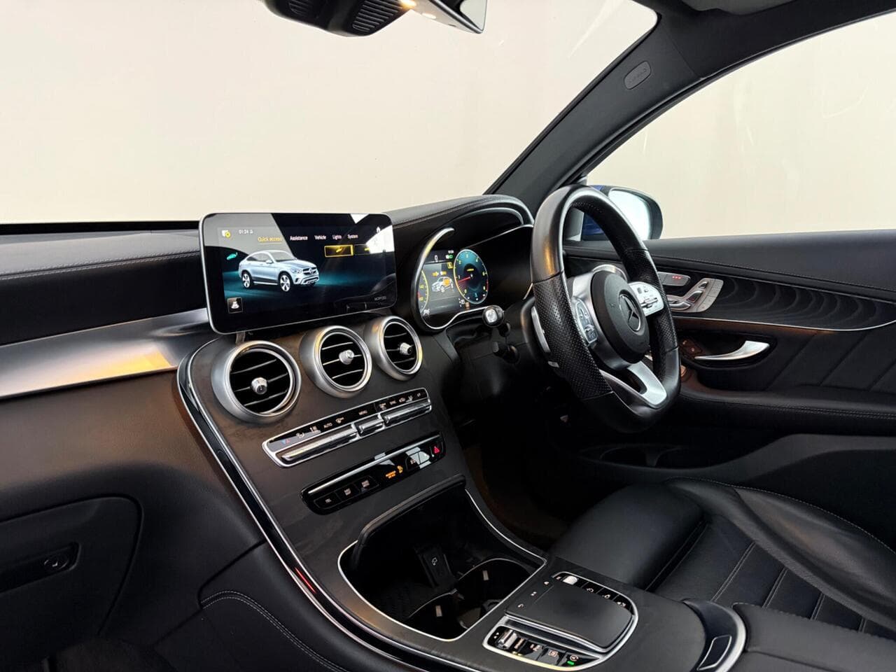 Mercedes-Benz GLC thumbnail Interior Front