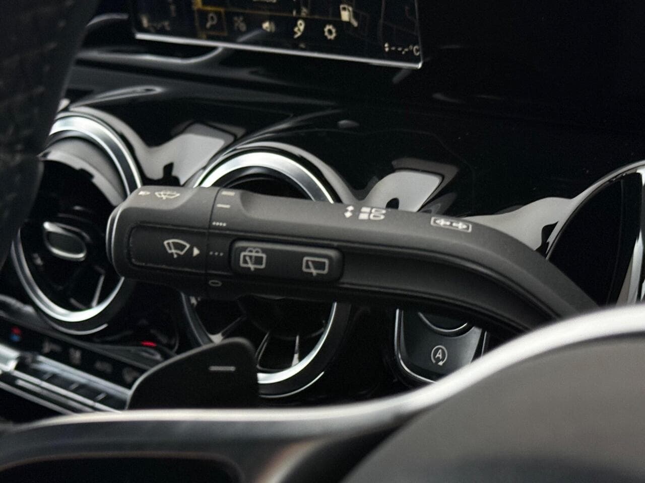 Mercedes-Benz GLA thumbnail Misc Controls