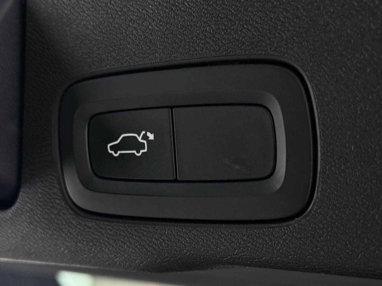 Volvo XC60 thumbnail Misc Controls