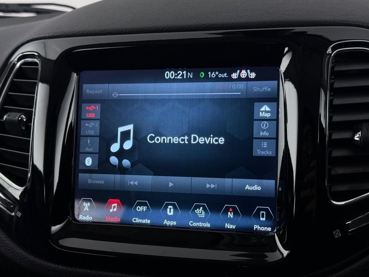 Jeep Compass thumbnail Infotainment System