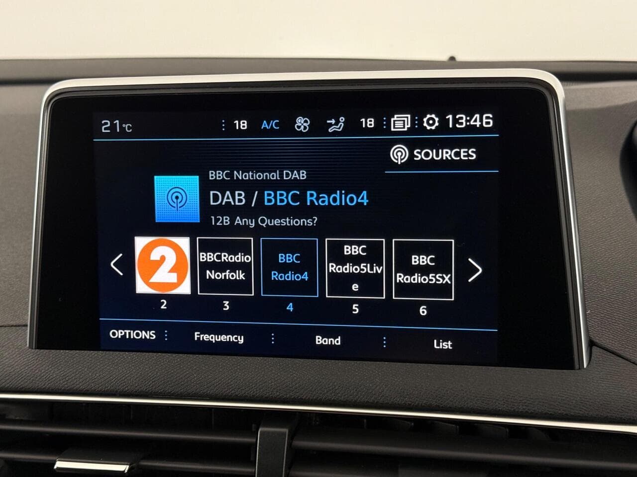 Peugeot 5008 thumbnail Infotainment System