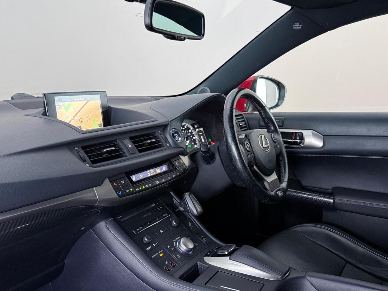 Lexus CT thumbnail Interior Front