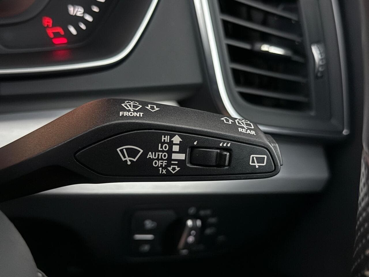 Audi Q5 thumbnail Misc Controls