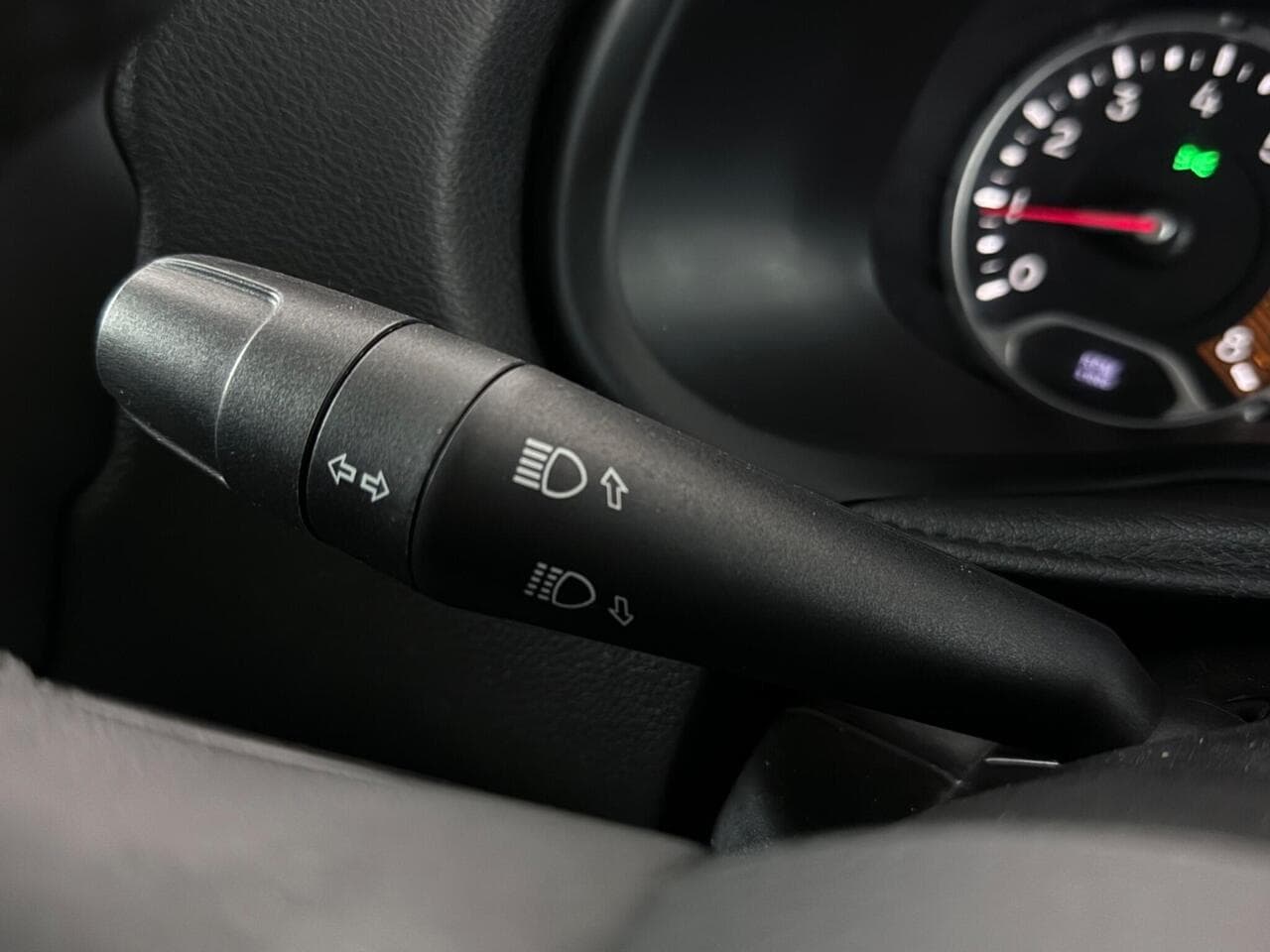 Jeep Renegade thumbnail Misc Controls