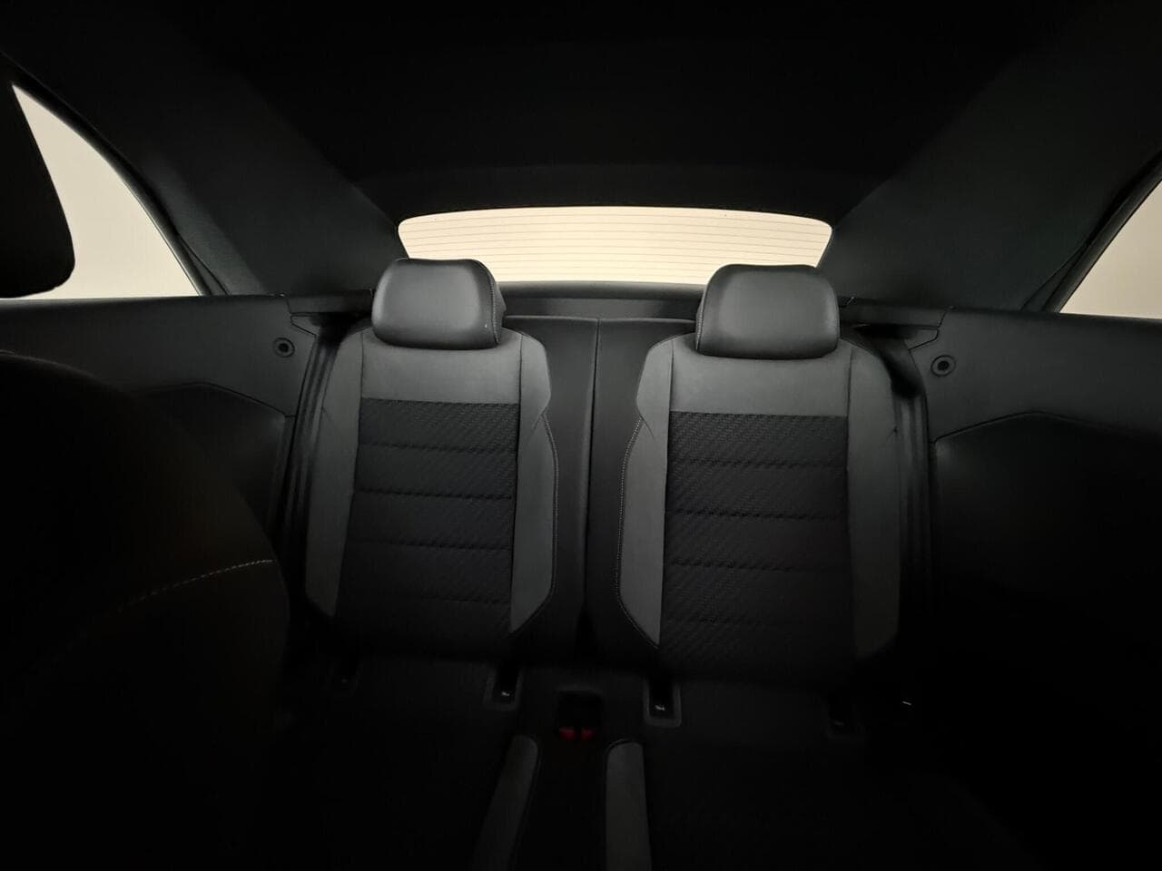 Volkswagen T-Roc thumbnail Seats Rear