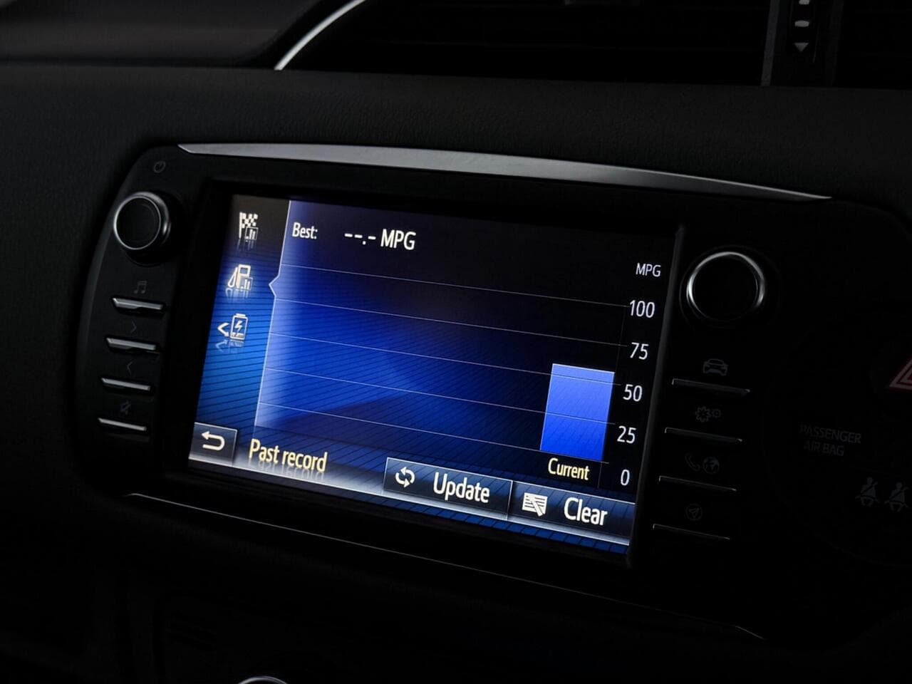 Toyota Yaris thumbnail Infotainment System