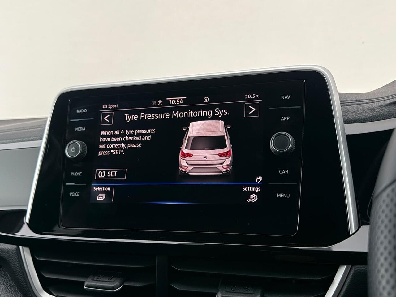 Volkswagen T-Roc thumbnail Infotainment System