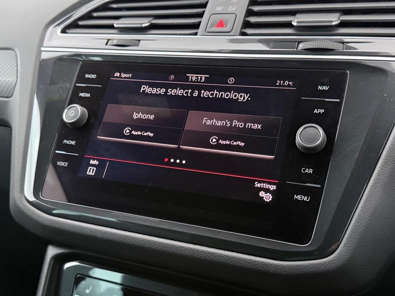 Volkswagen Tiguan thumbnail Infotainment System