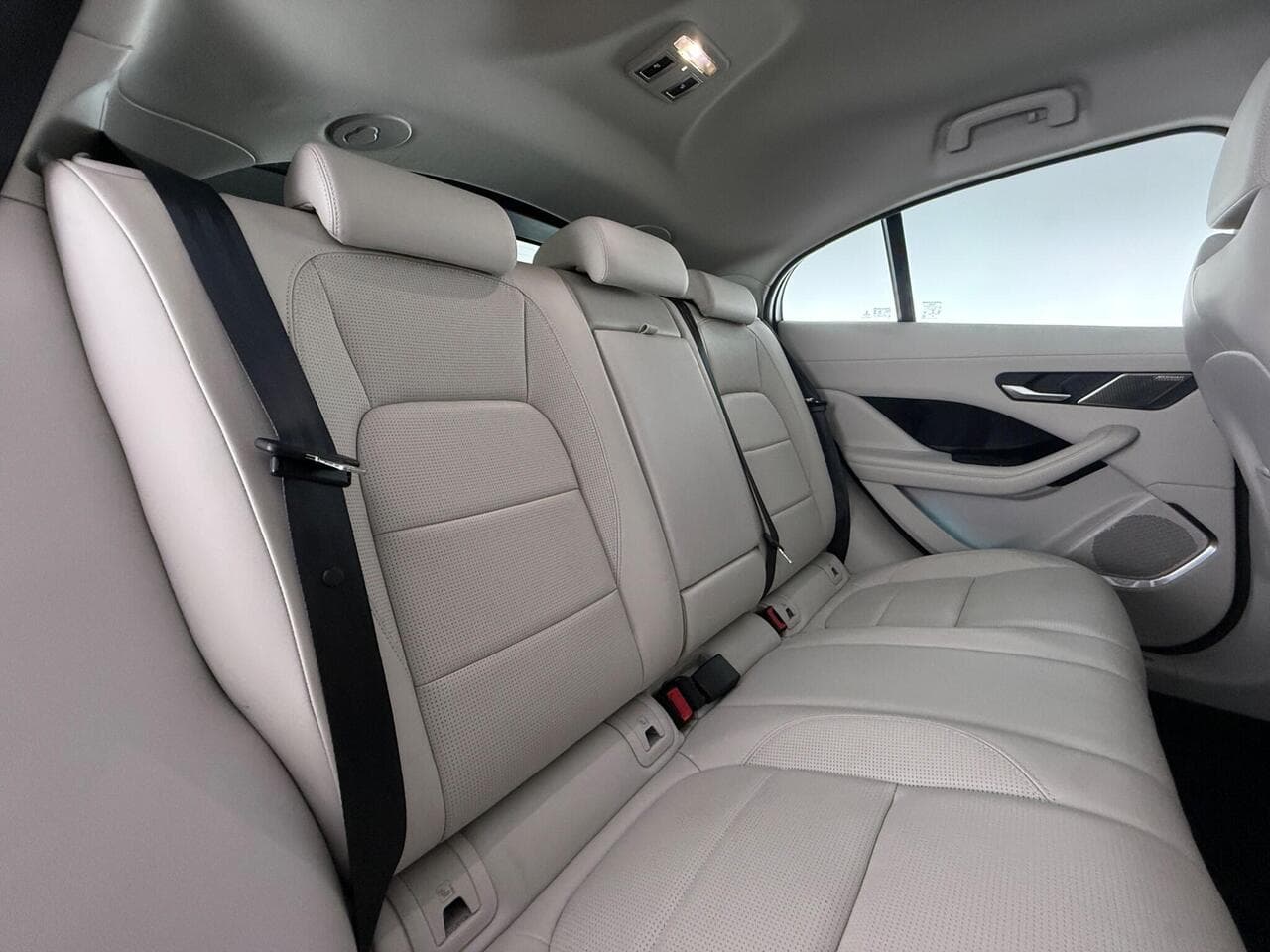 Jaguar I-PACE thumbnail Seats Rear