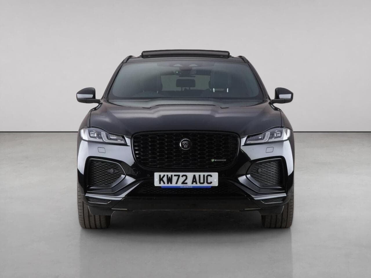 Jaguar F-PACE thumbnail Front