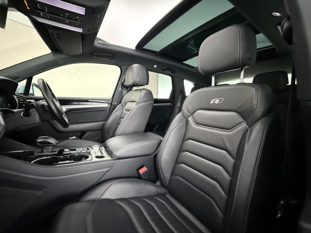 Volkswagen Touareg thumbnail Seat Front Passenger
