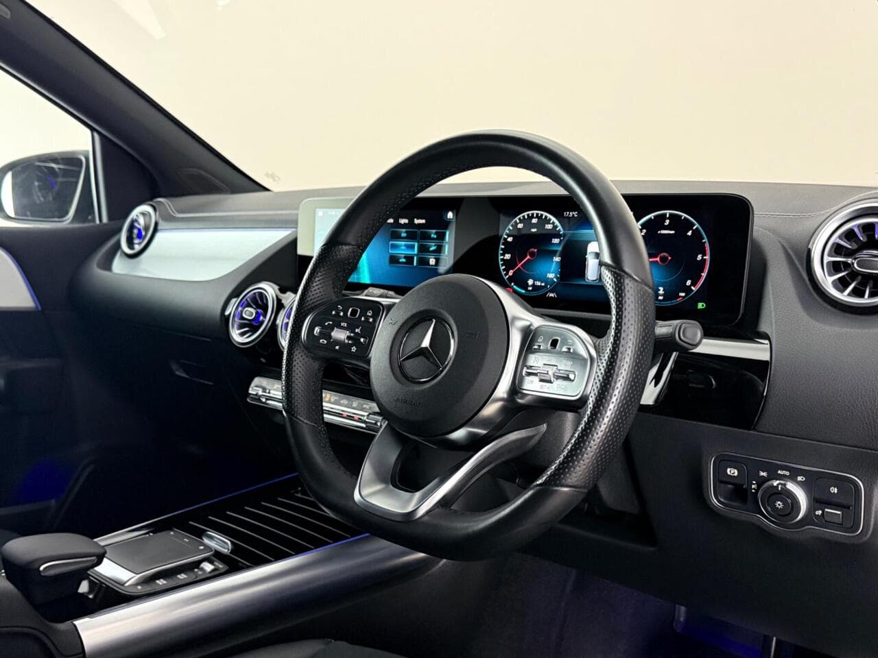 Mercedes-Benz B Class thumbnail Interior Front