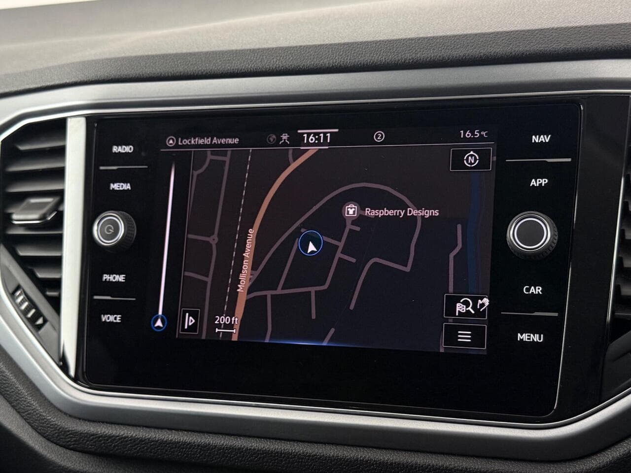 Volkswagen T-Roc thumbnail Infotainment System