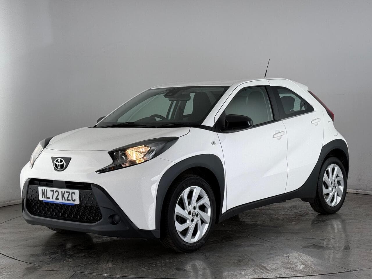 Toyota Aygo X thumbnail Front Left
