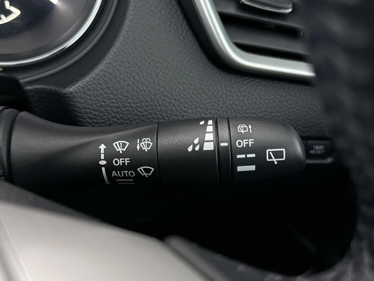 Nissan Qashqai thumbnail Misc Controls
