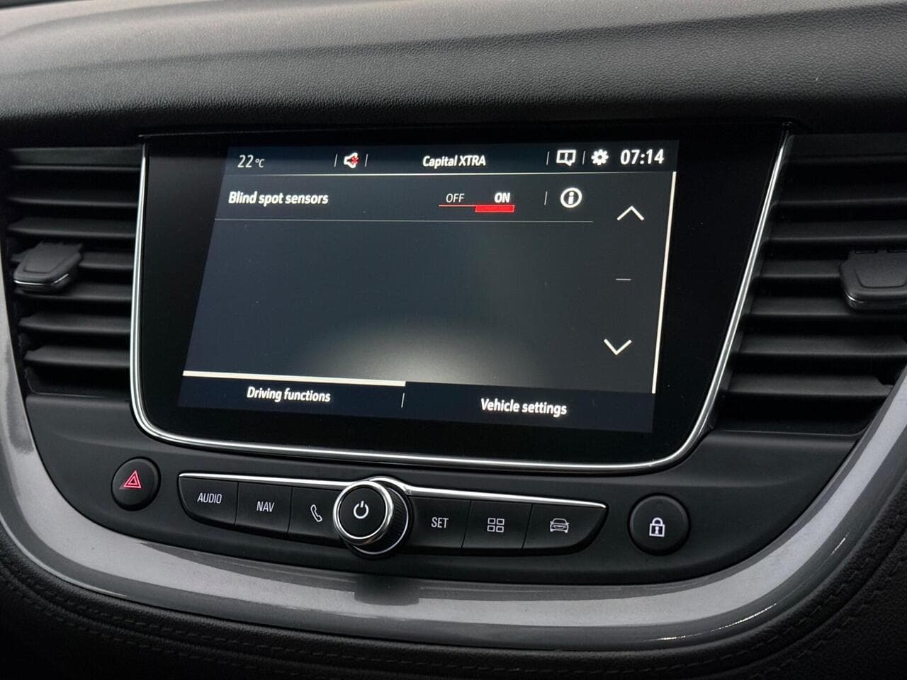 Vauxhall Grandland X thumbnail Infotainment System
