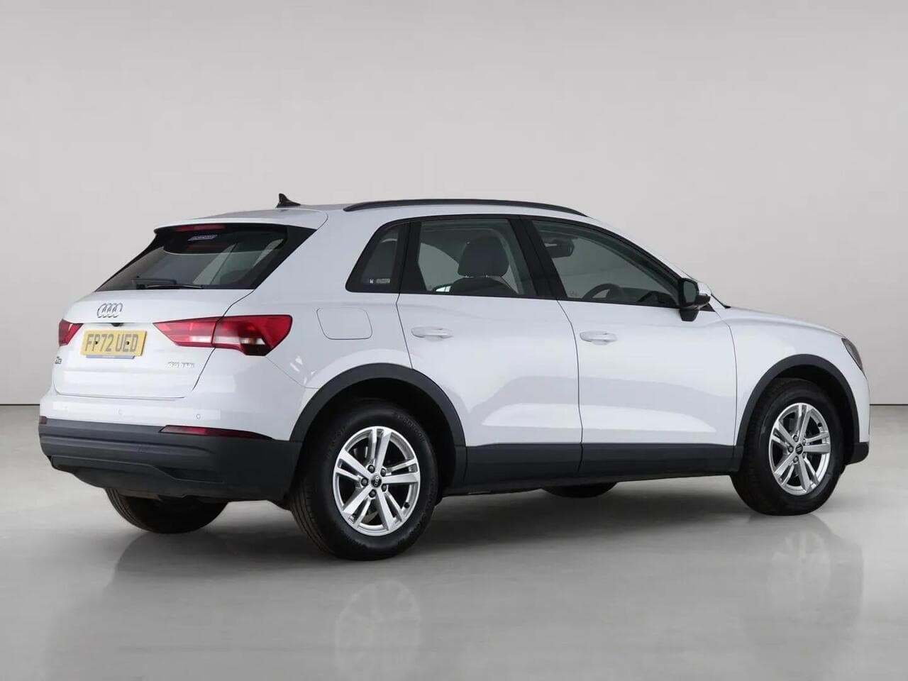 Audi Q3 thumbnail Rear Right