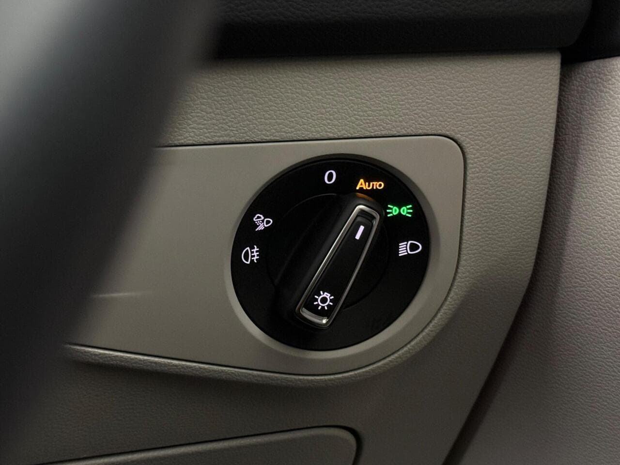 Volkswagen Tiguan thumbnail Misc Controls