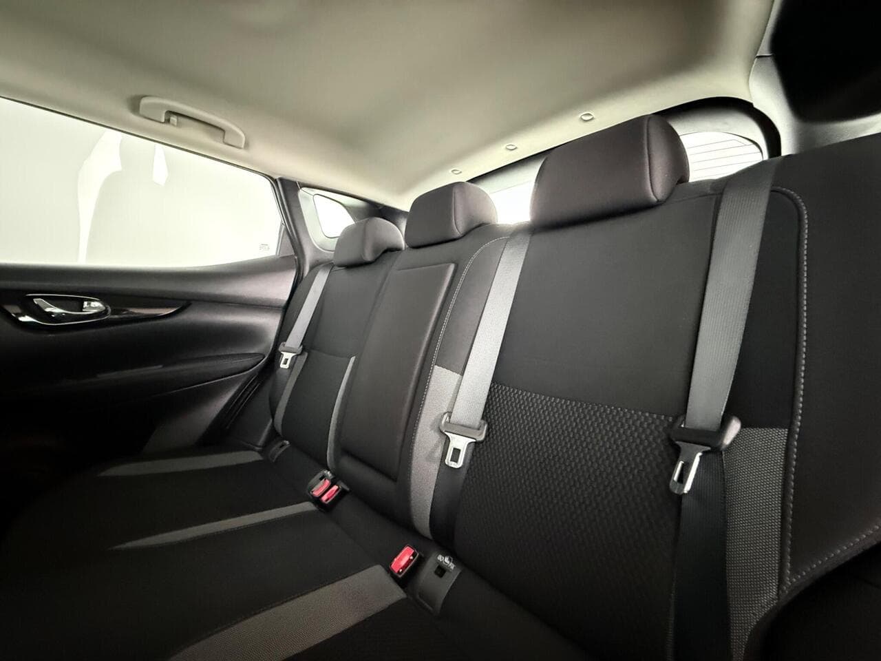 Nissan Qashqai thumbnail Seats Rear
