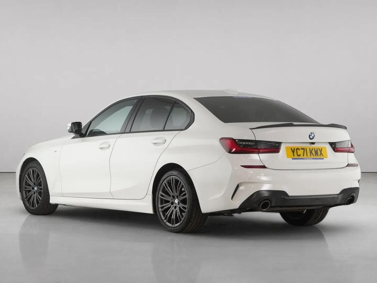 BMW 3 Series thumbnail Rear Left