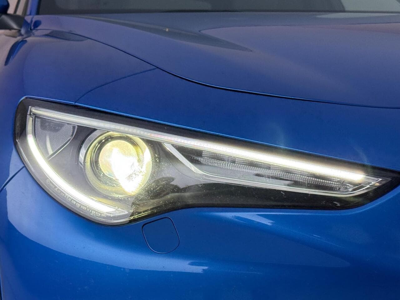 Alfa Romeo Stelvio thumbnail Lights Front