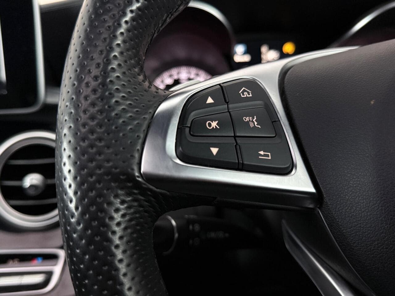 Mercedes-Benz C Class thumbnail Misc Controls