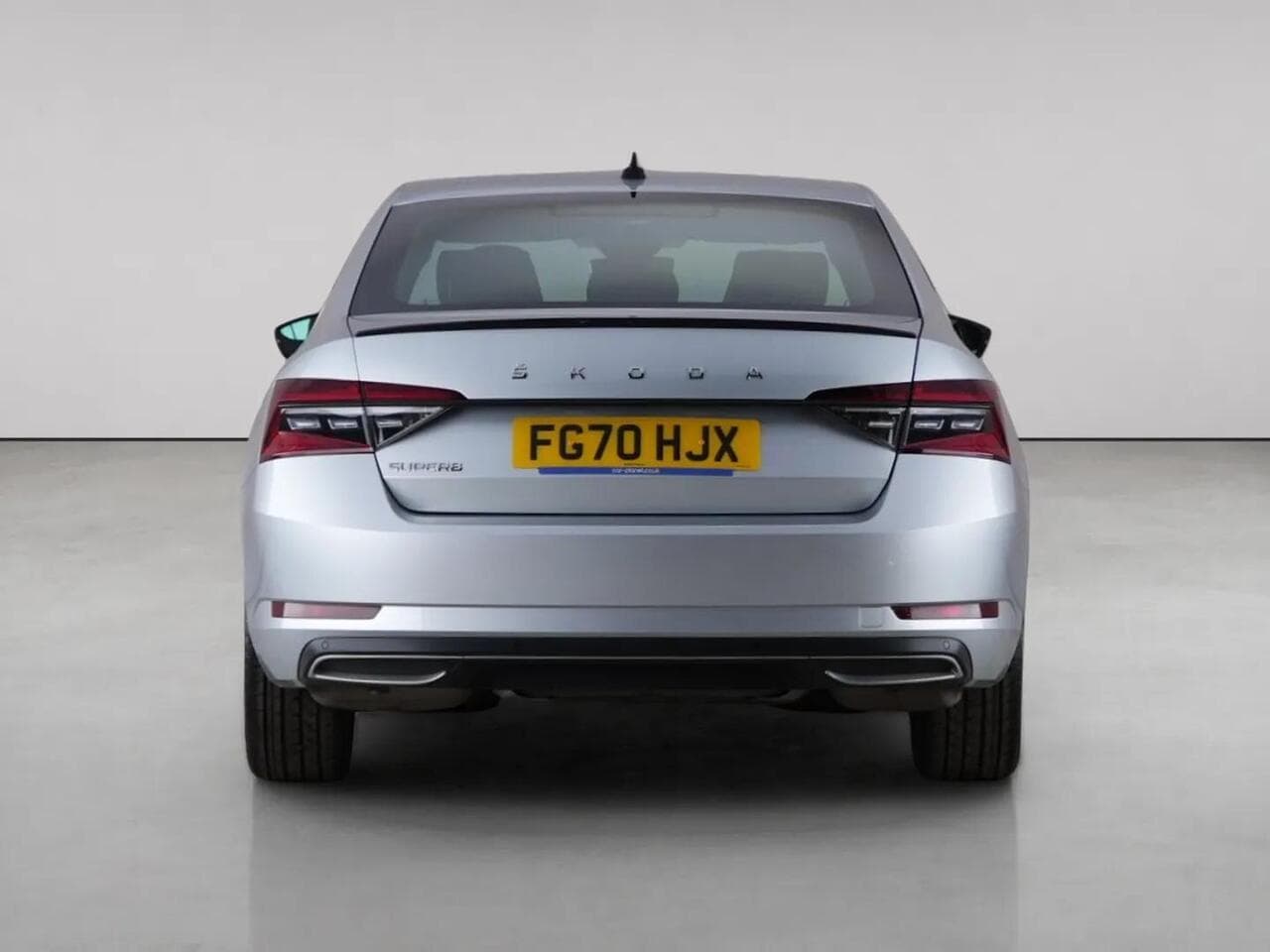 Skoda Superb thumbnail Rear