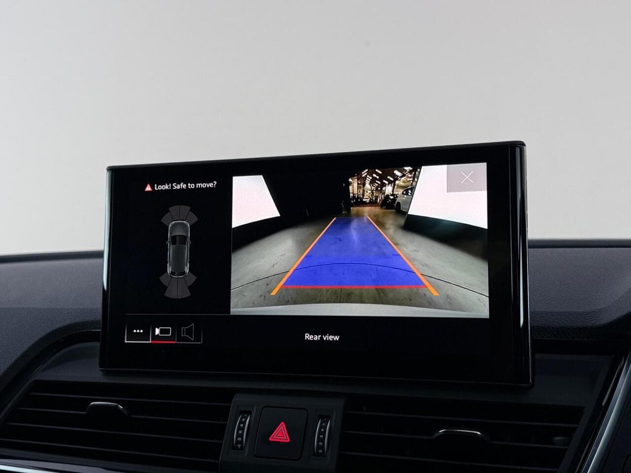 Audi Q5 thumbnail Infotainment System