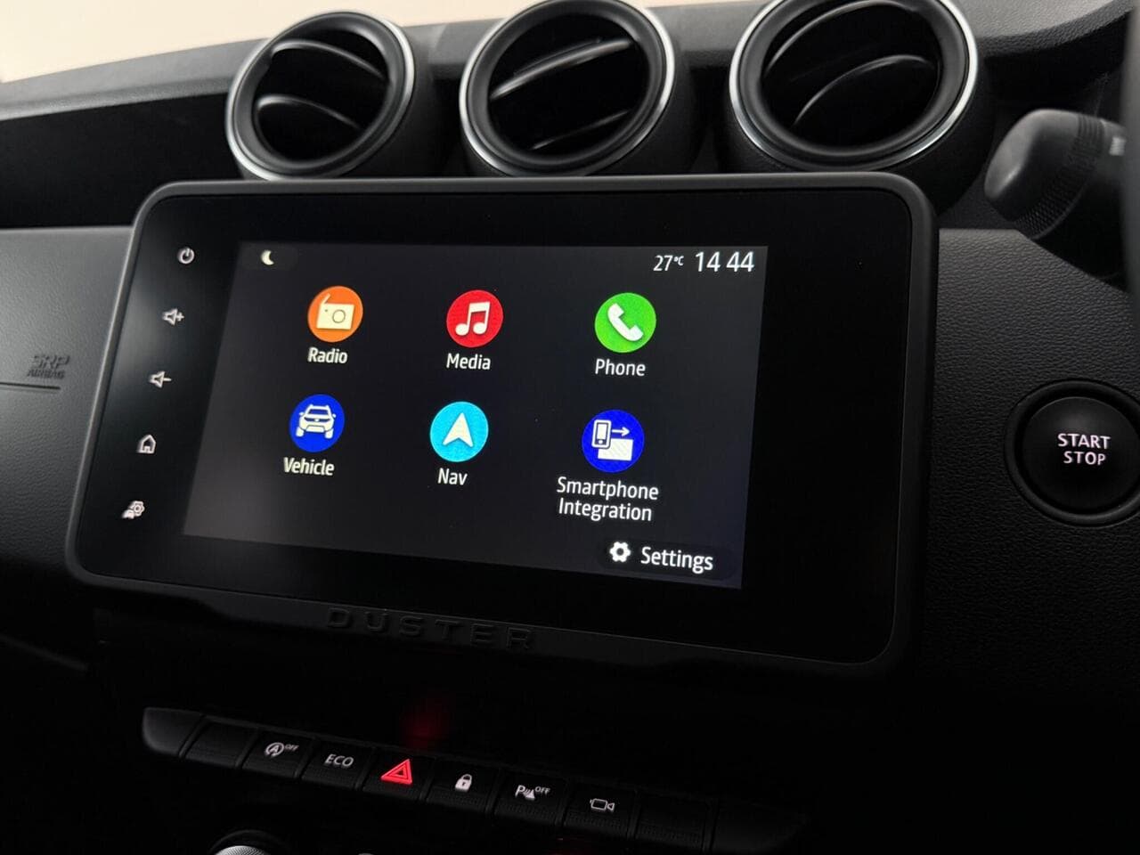 Dacia Duster thumbnail Infotainment System