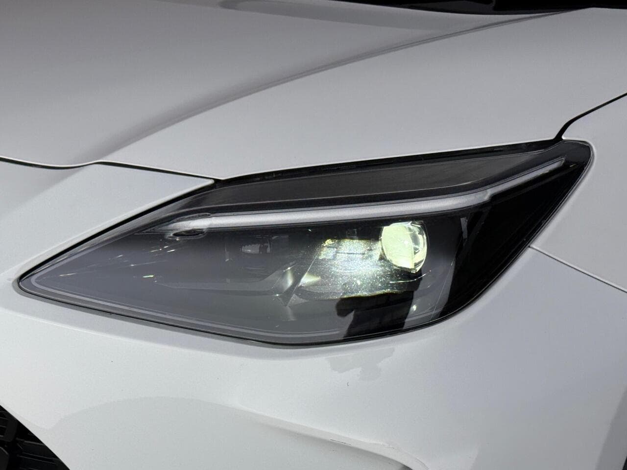 Toyota Yaris Cross thumbnail Lights Front