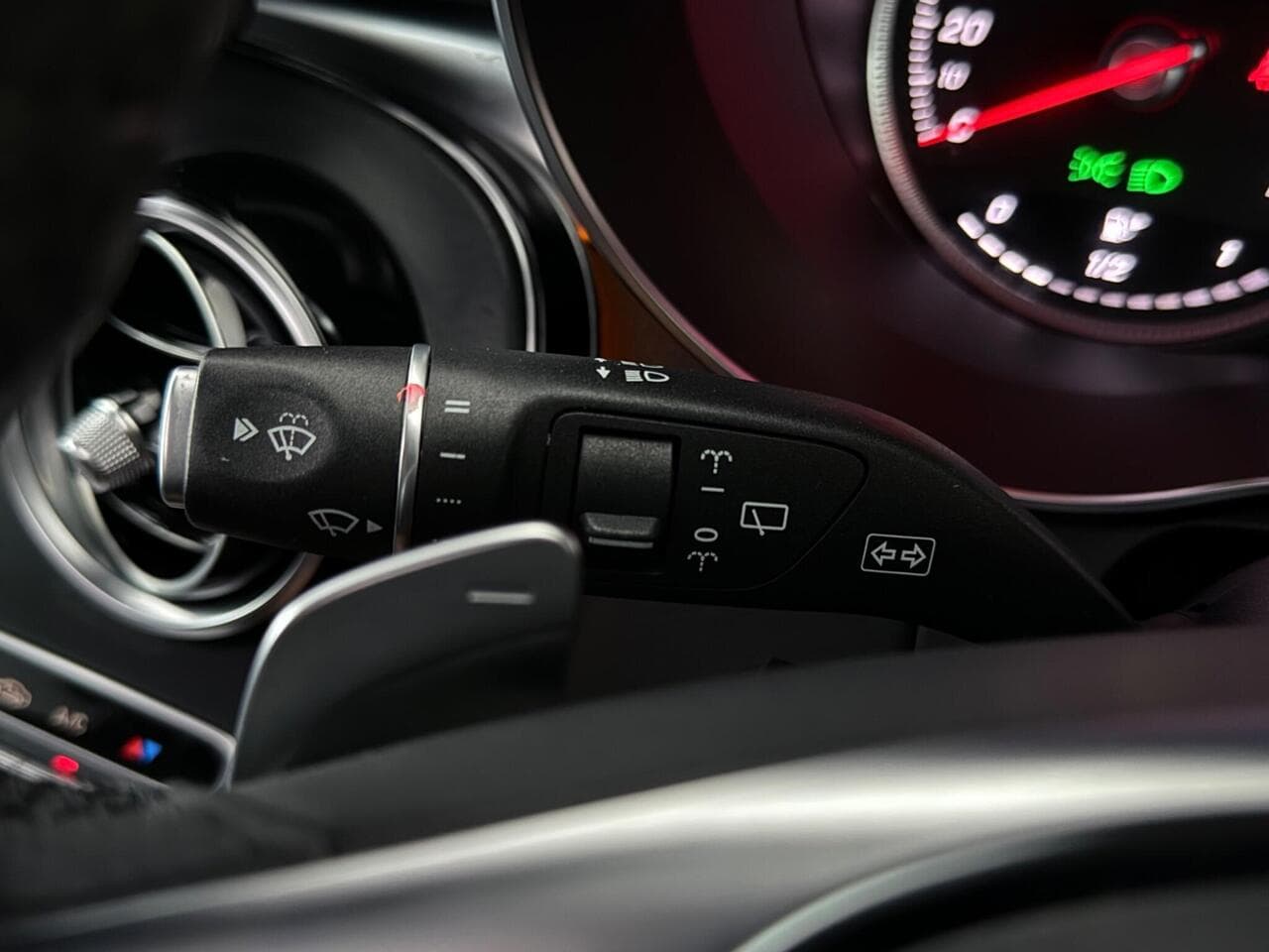 Mercedes-Benz GLC thumbnail Misc Controls