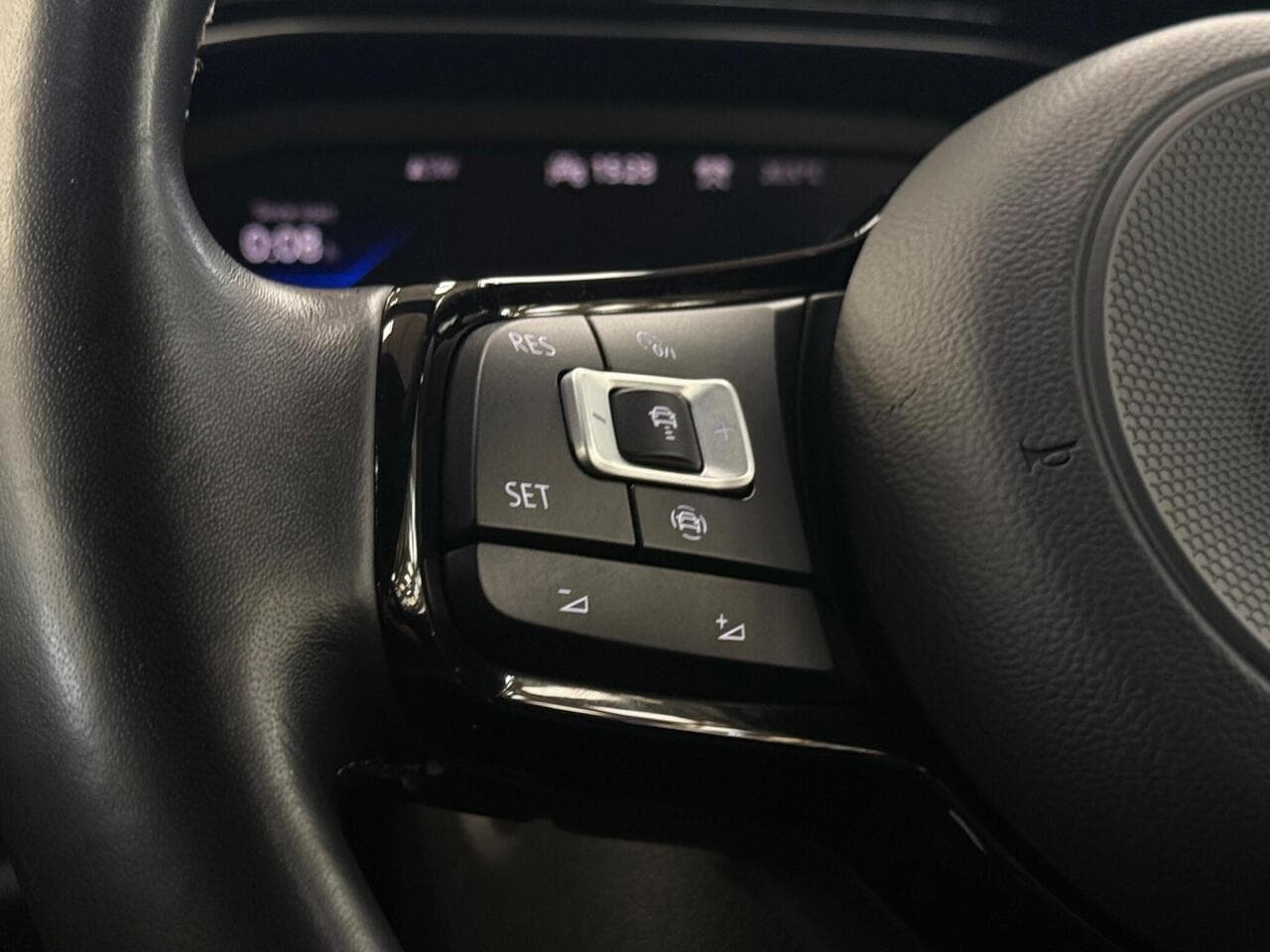 Volkswagen T-Roc thumbnail Misc Controls