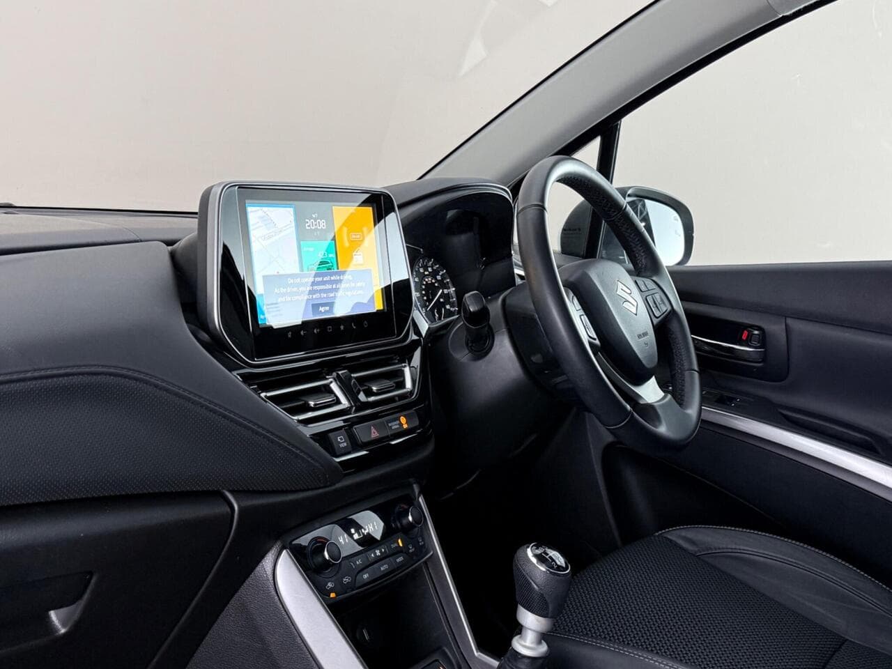 Suzuki S-Cross thumbnail Interior Front