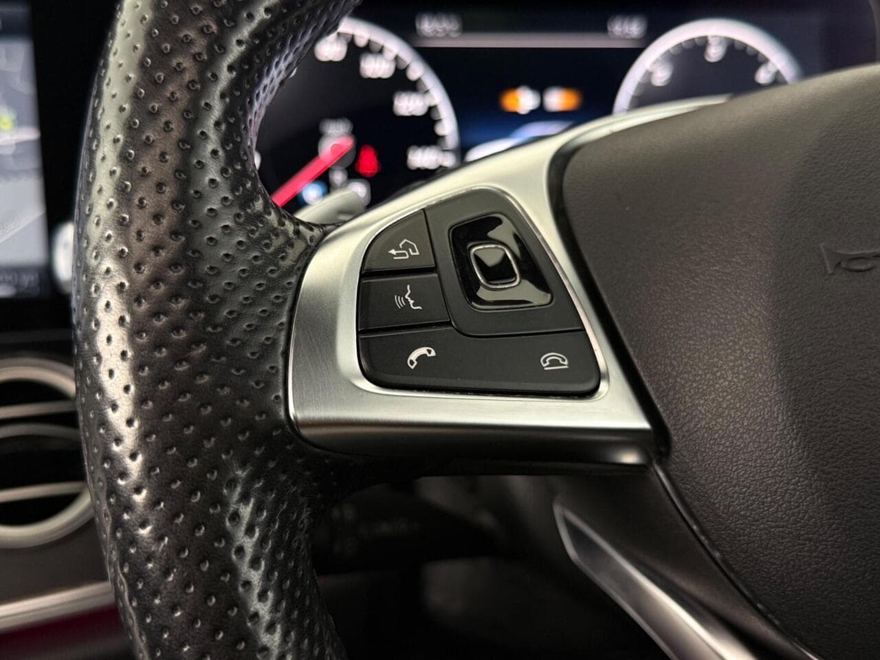 Mercedes-Benz E Class thumbnail Misc Controls