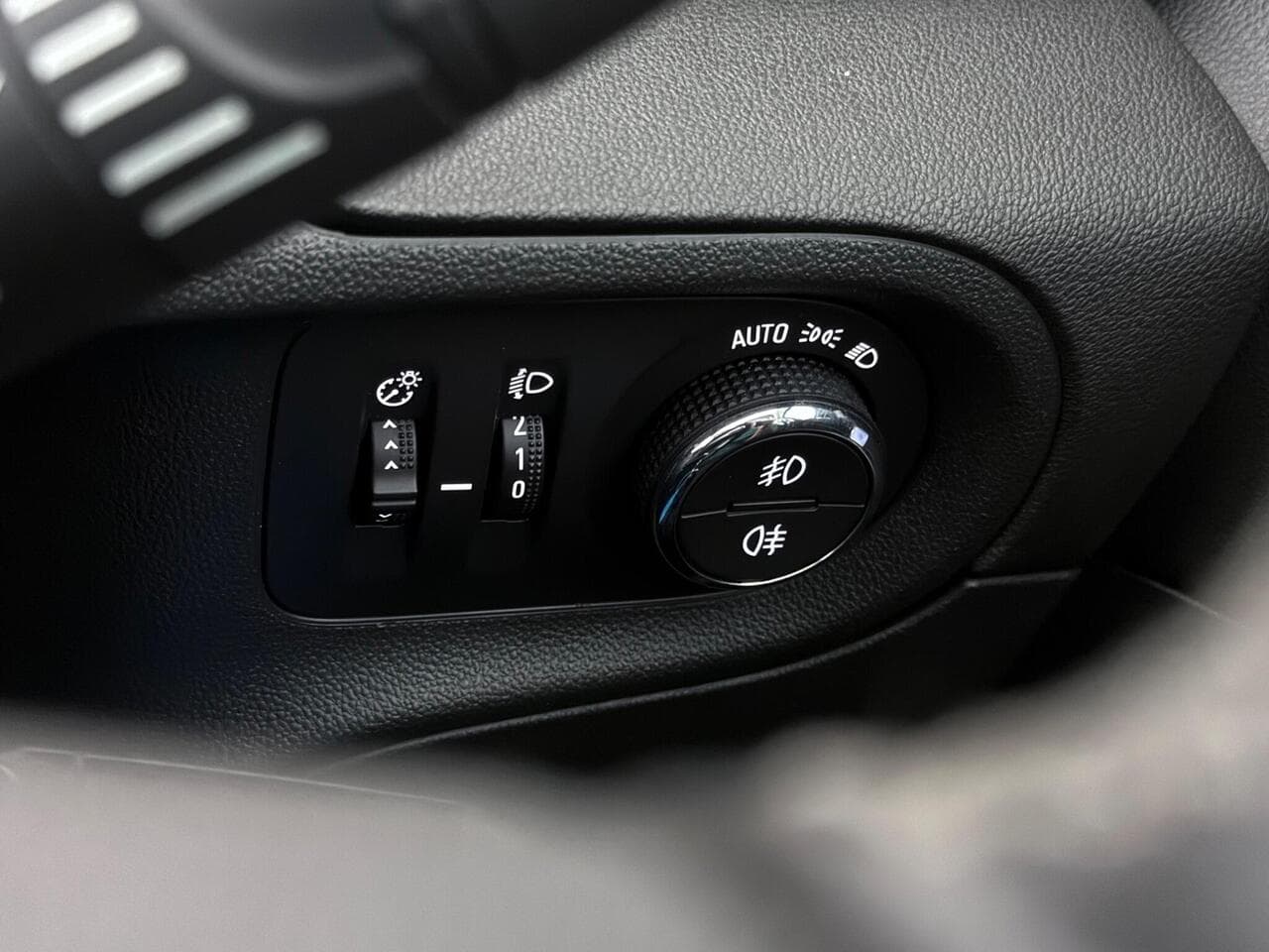 Vauxhall Grandland X thumbnail Misc Controls