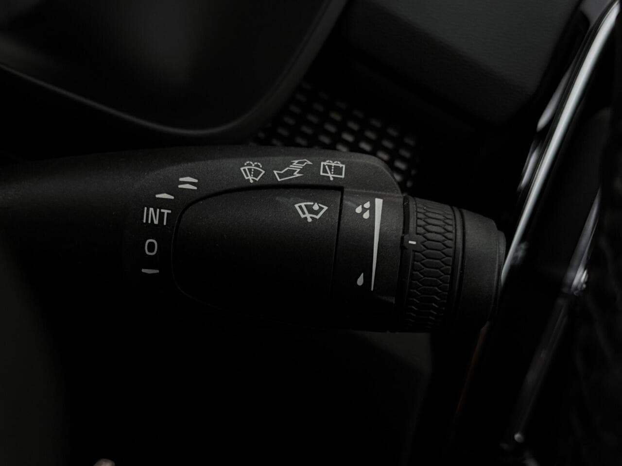 Volvo XC40 thumbnail Misc Controls