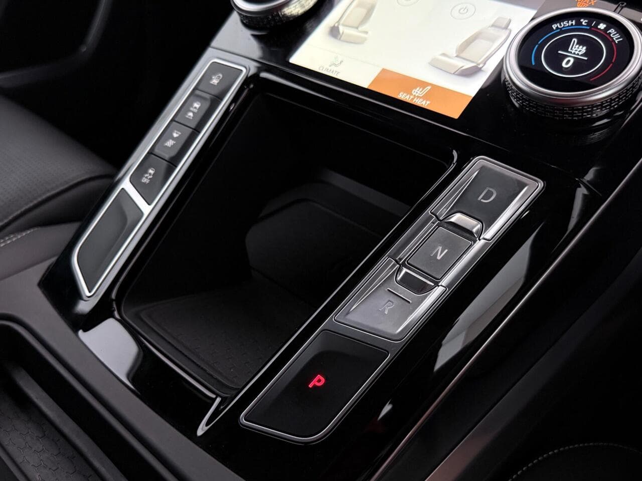 Jaguar I-PACE thumbnail Interior Front