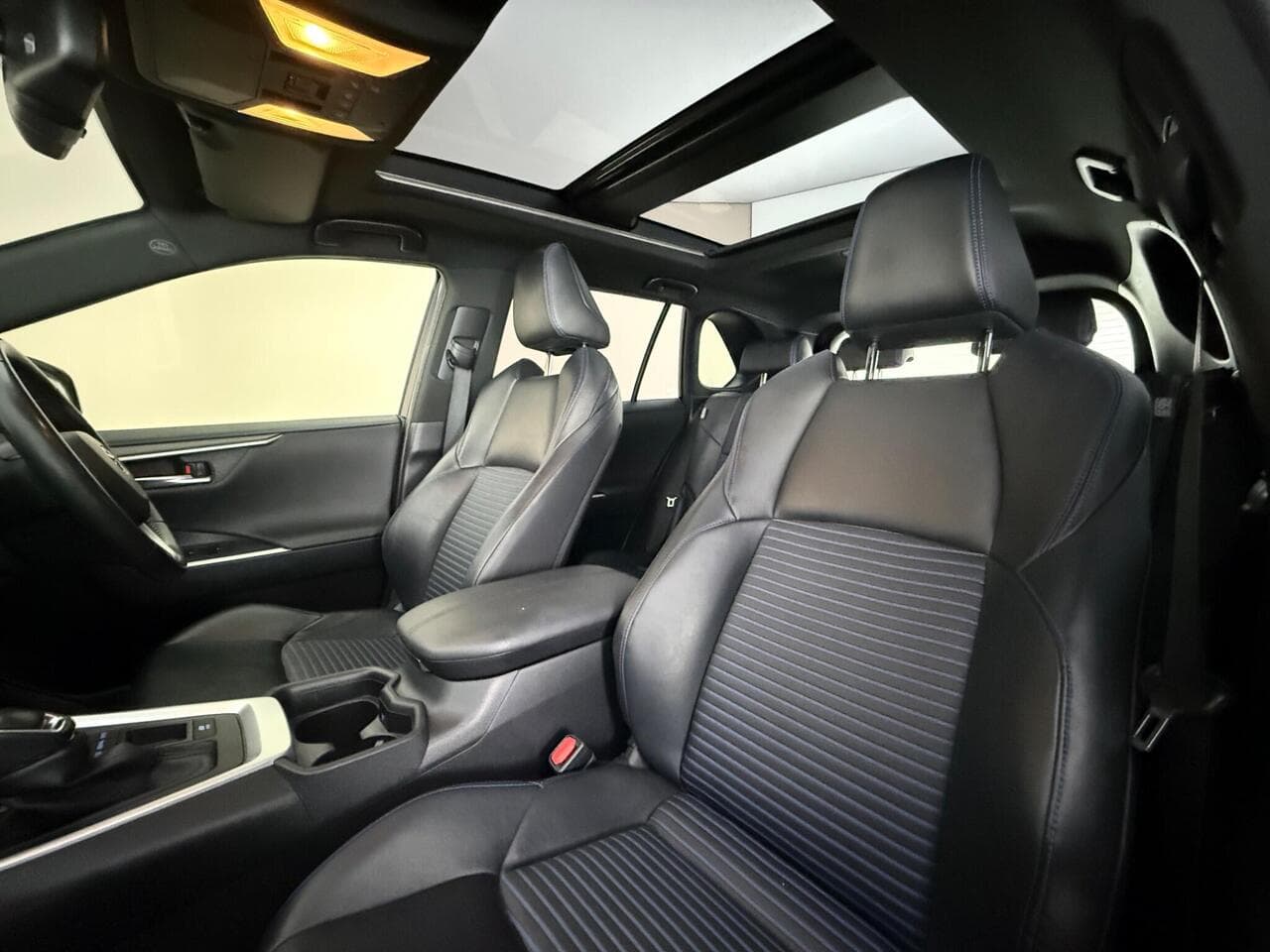 Toyota RAV4 thumbnail Seat Front Passenger