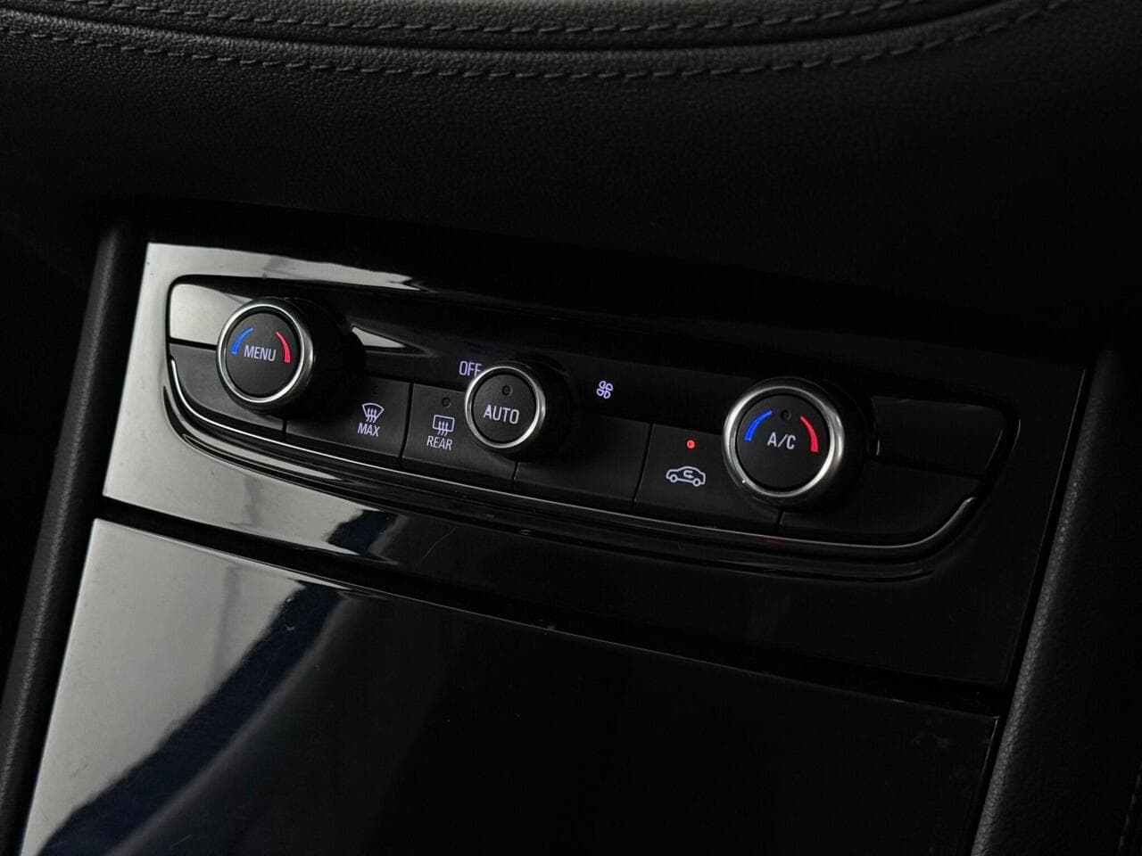 Vauxhall Grandland X thumbnail Misc Controls