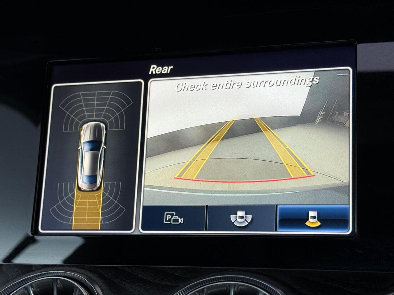 Mercedes-Benz E Class thumbnail Infotainment System