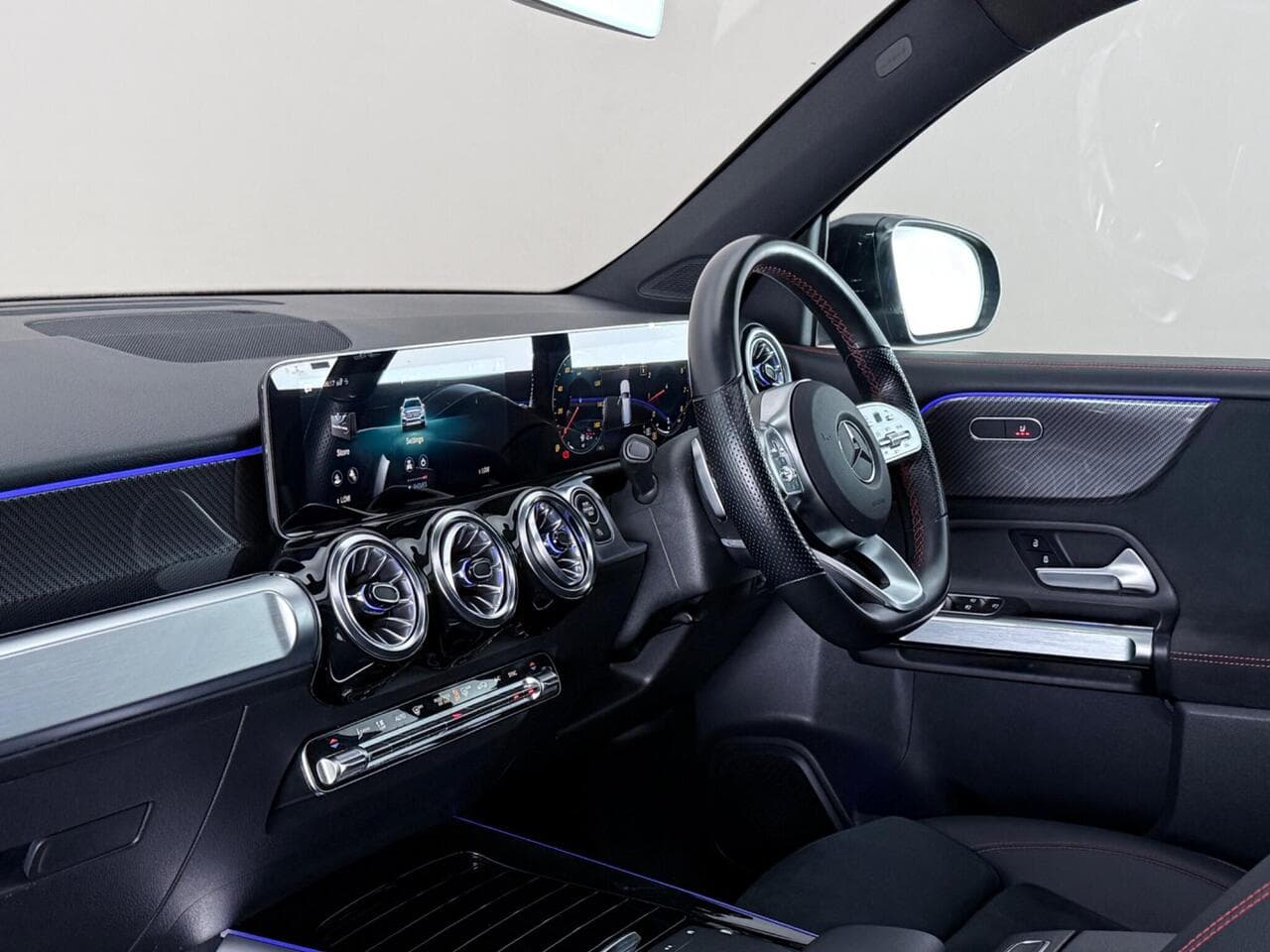 Mercedes-Benz GLB thumbnail Interior Front