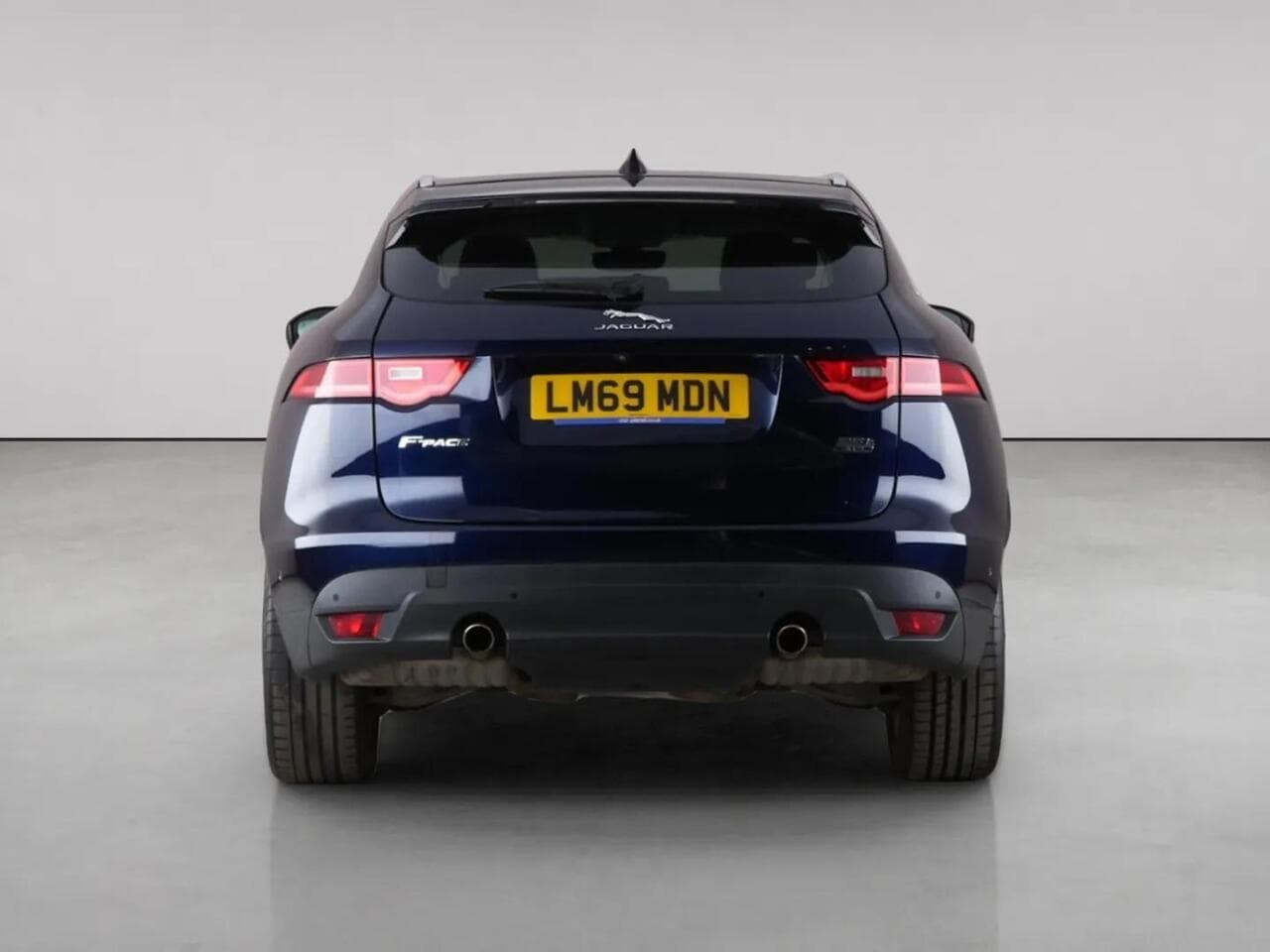 Jaguar F-PACE thumbnail Rear