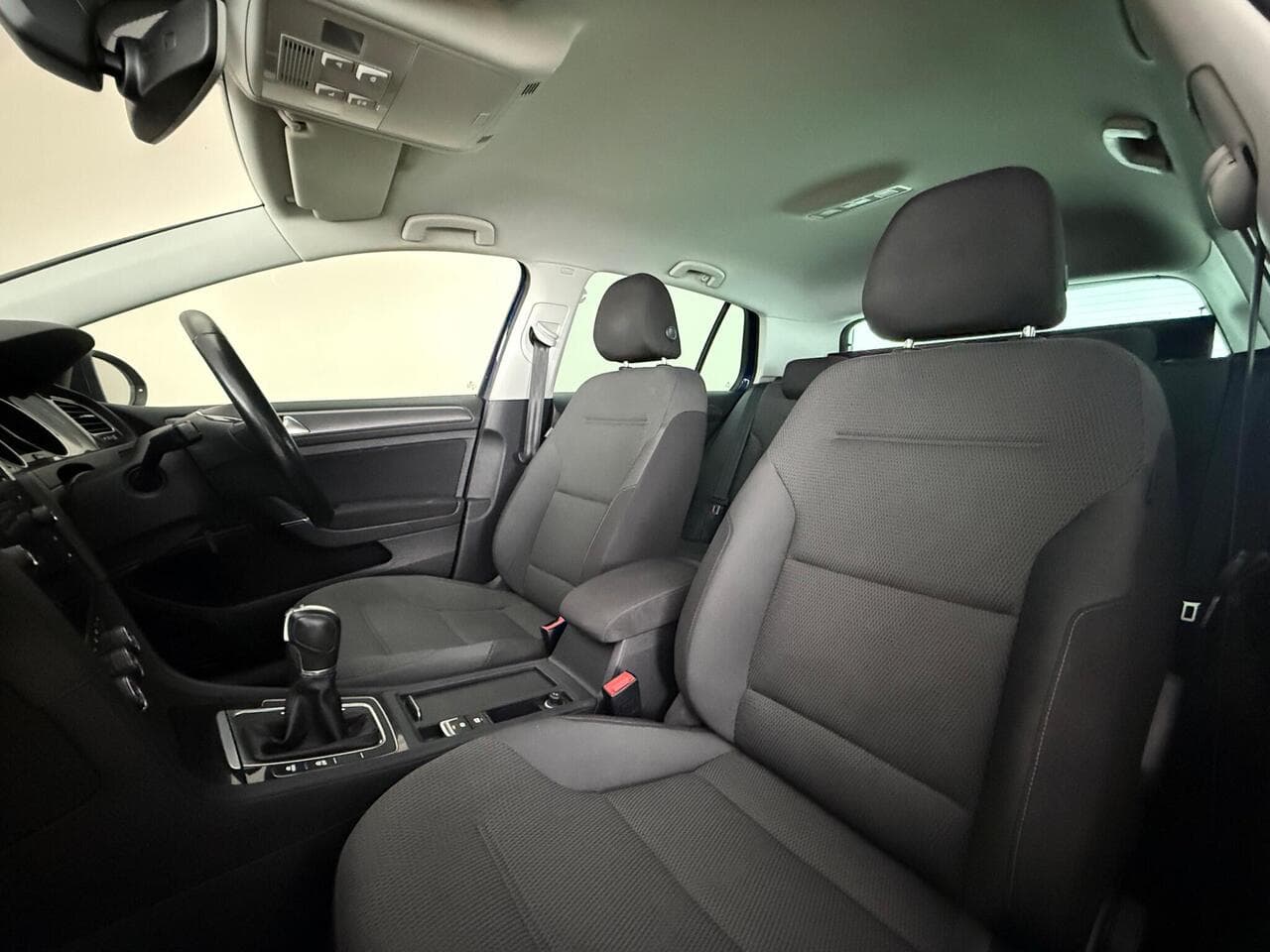 Volkswagen Golf thumbnail Seat Front Passenger